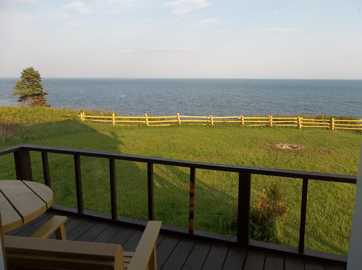 Les Chalets Brise-De-Mer Sainte-Therese-de-Gaspe Esterno foto