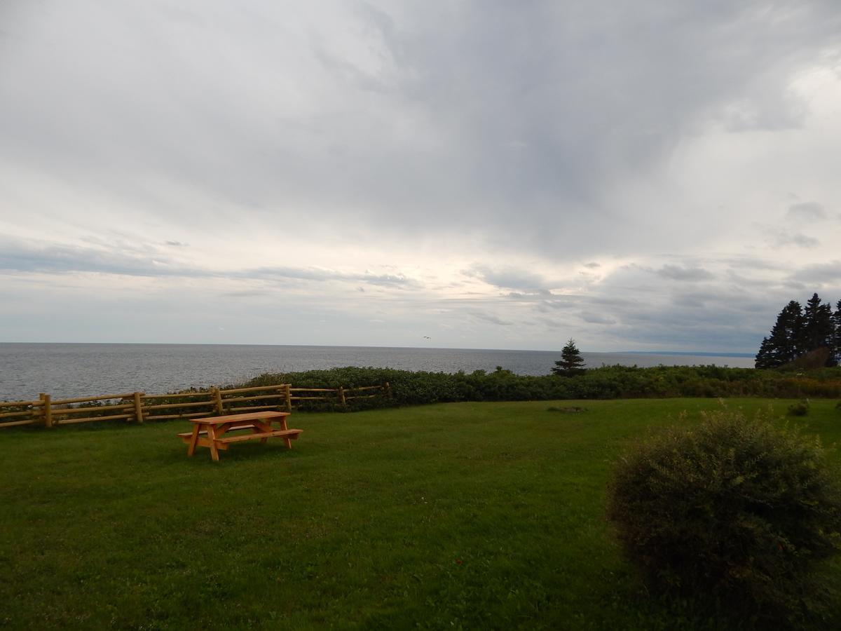Les Chalets Brise-De-Mer Sainte-Therese-de-Gaspe Esterno foto